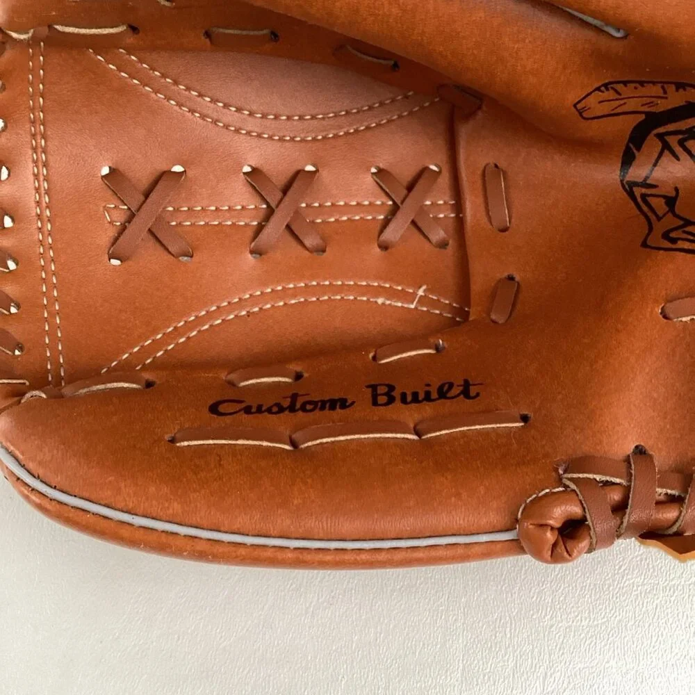 Cleveland Indians Baseball Glove Genuine Cowhide Laced Flex Action 2606 - Picture 9 of 10